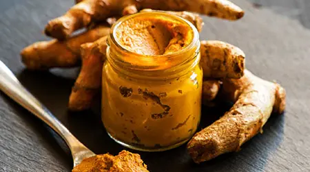 Turmeric Paste: Turmeric reduces skin inflammation and supports natural healing.