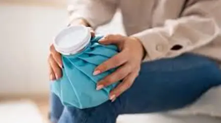 Warm Compress: Use a warm cloth to relax stiff knee muscles.